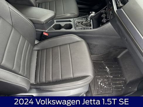 Used 2024 Volkswagen Jetta SE w/ Panoramic Sunroof Package image 13
