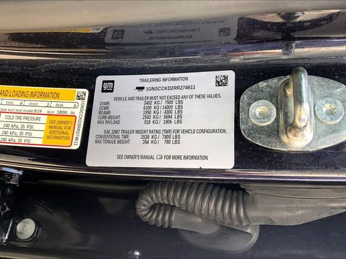 Used 2024 Chevrolet Suburban LT RWD image 36