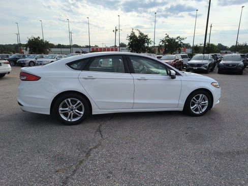 Used 2018 Ford Fusion SE image 6