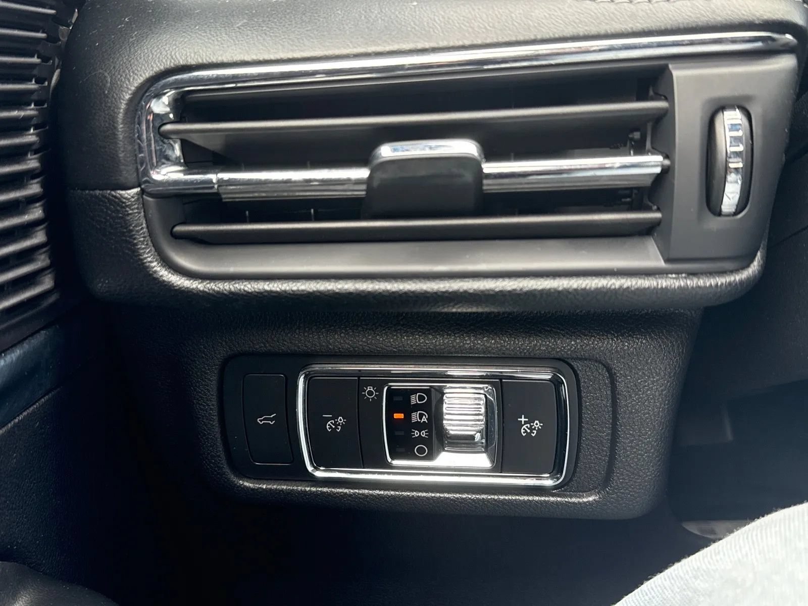 Used 2022 Lincoln Corsair FWD image 18