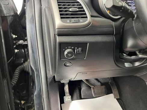 Used 2019 Jeep Grand Cherokee Altitude AWD/4WD image 19