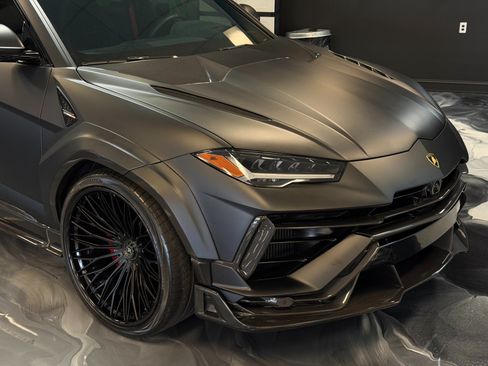 Used 2023 Lamborghini Urus Performante AWD/4WD image 3