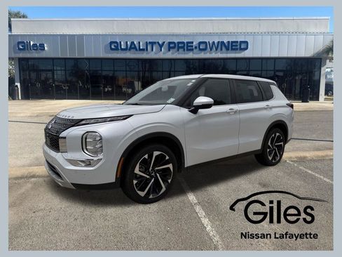 Used 2023 Mitsubishi Outlander SE FWD image 1