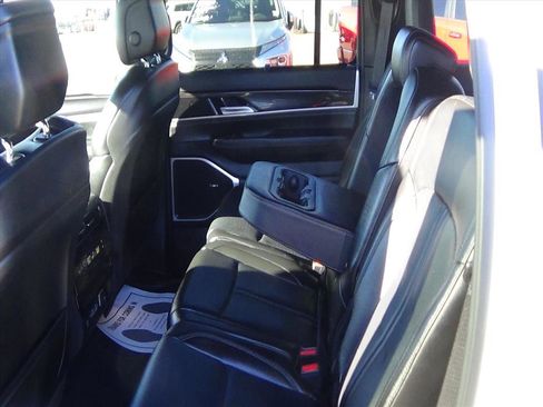 Certified 2024 Jeep Wagoneer 4WD w/ Convenience Group I image 11