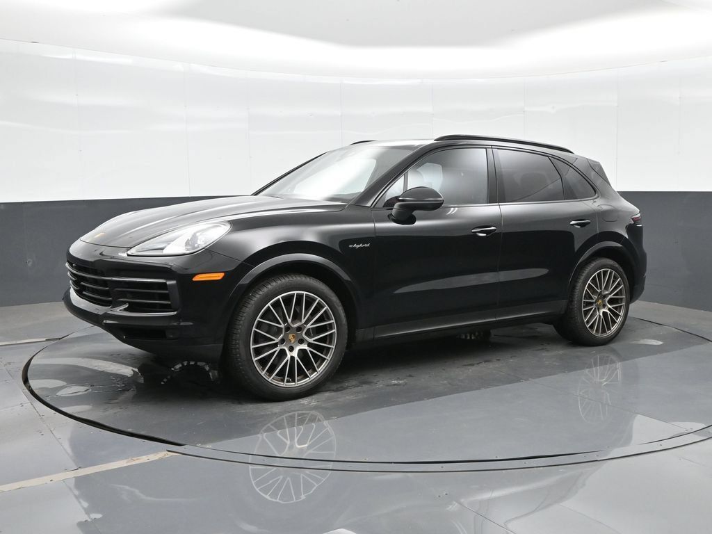 Certified 2023 Porsche Cayenne Platinum Edition AWD/4WD image 1