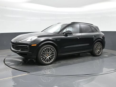 Certified 2023 Porsche Cayenne Platinum Edition AWD/4WD image 1
