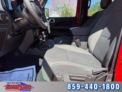 Used 2025 Jeep Wrangler Unlimited Sahara AWD/4WD image 31