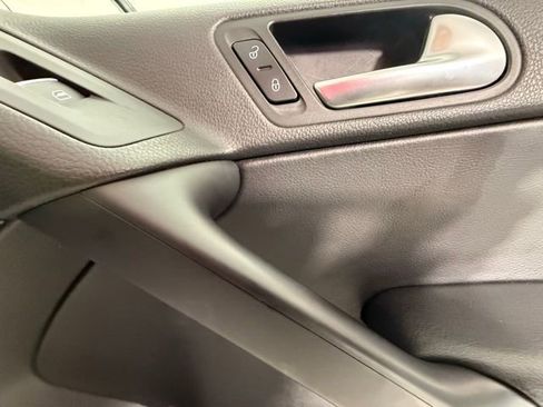 Used 2017 Volkswagen Tiguan Sport image 35