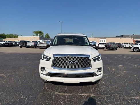 Used 2018 INFINITI QX80 4WD w/ Deluxe Technology Package image 3