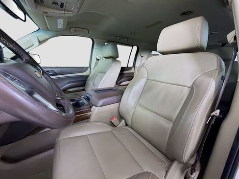 Used 2018 Chevrolet Suburban LT RWD image 11