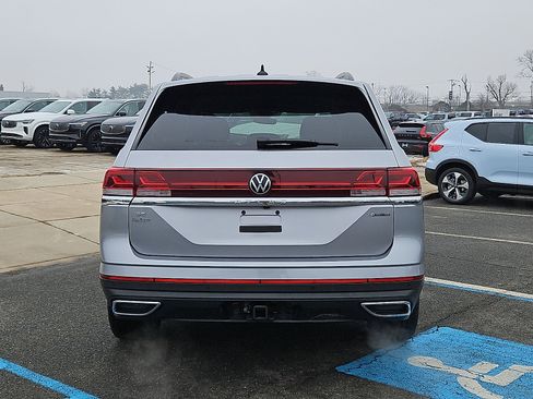 Used 2025 Volkswagen Atlas SE image 5