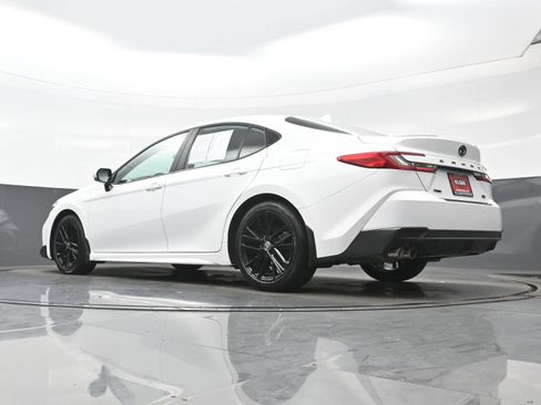 Used 2025 Toyota Camry SE w/ Convenience Package FWD image 31