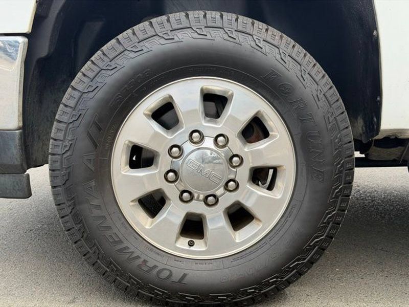 Used 2014 GMC Sierra 2500 SLE w/ SLE Preferred Package AWD/4WD image 11