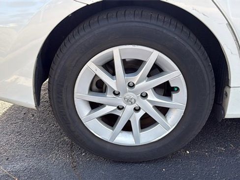 Used 2013 Toyota Prius V image 8