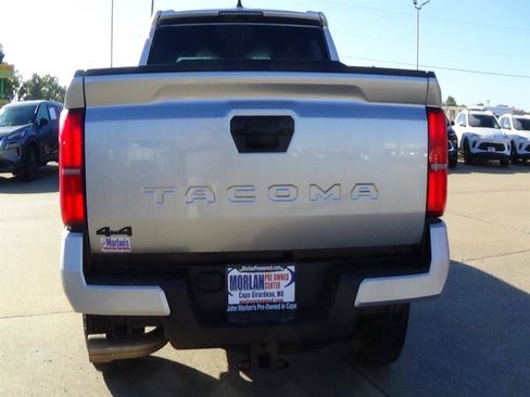 Used 2024 Toyota Tacoma TRD Off-Road image 7