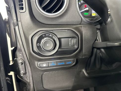 Used 2023 Jeep Wrangler Unlimited Sahara image 19