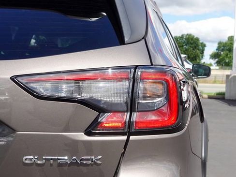 Used 2024 Subaru Outback Premium image 7