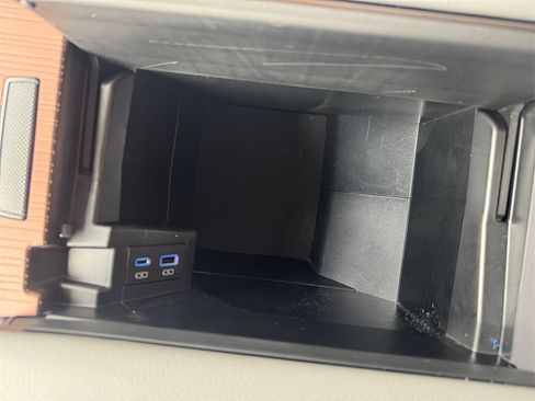 Used 2024 Toyota Sienna XLE image 27