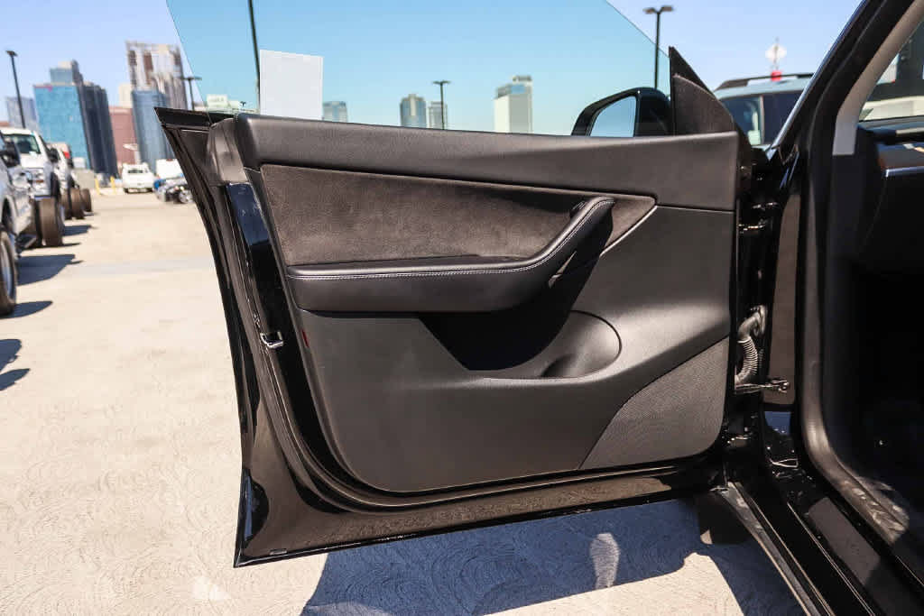 Used 2022 Tesla Model Y Performance AWD/4WD image 21