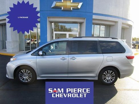 Used 2019 Toyota Sienna XLE FWD image 1