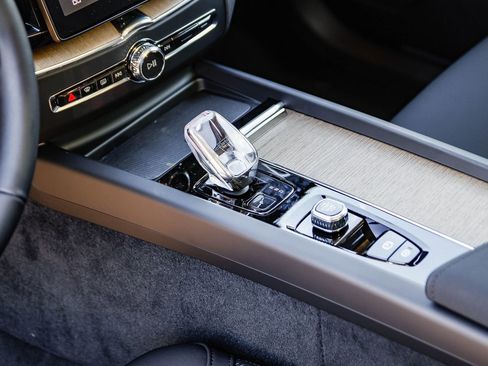 New 2026 Volvo XC60 B5 Plus image 19