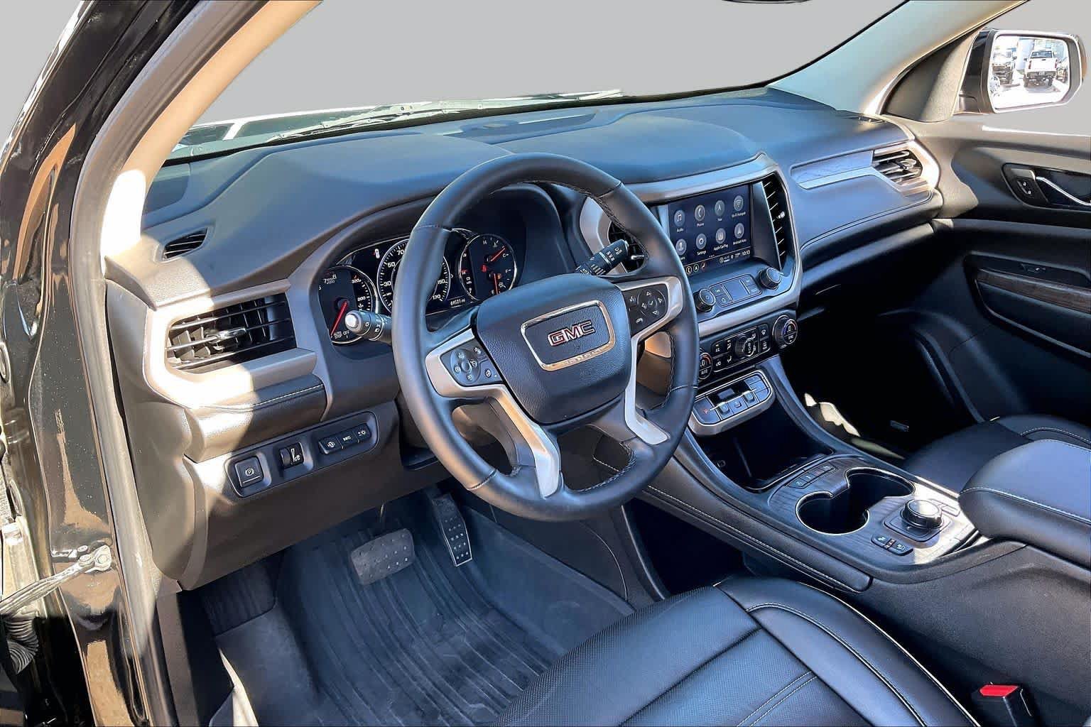 Used 2023 GMC Acadia Denali w/ Denali Ultimate Package AWD/4WD image 18