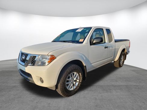 Used 2017 Nissan Frontier SV AWD/4WD image 2