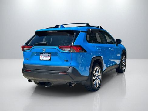 Used 2021 Toyota RAV4 XLE Premium FWD image 5