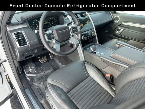 Certified 2024 Land Rover Discovery Dynamic SE image 12