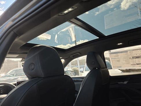New 2026 Volkswagen Tiguan SE R-Line AWD/4WD image 13