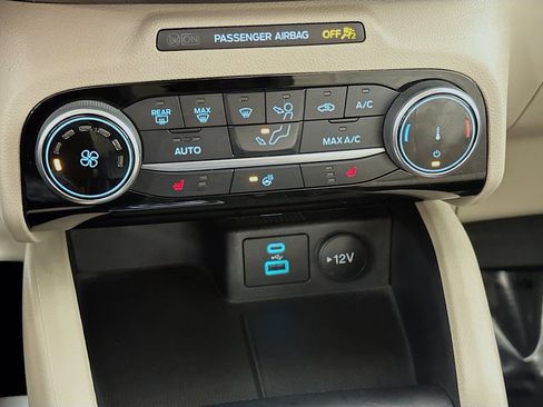 Used 2022 Ford Escape SE w/ Cold Weather Package image 16