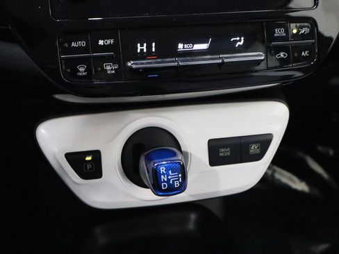 Used 2016 Toyota Prius Two image 11