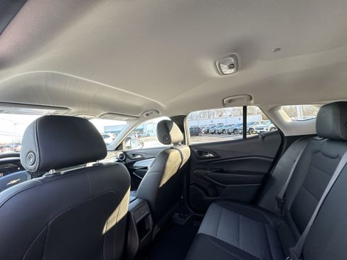 Used 2025 Chevrolet Trax LT image 19