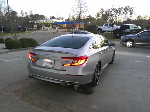 Used 2018 Honda Accord Sport image 12