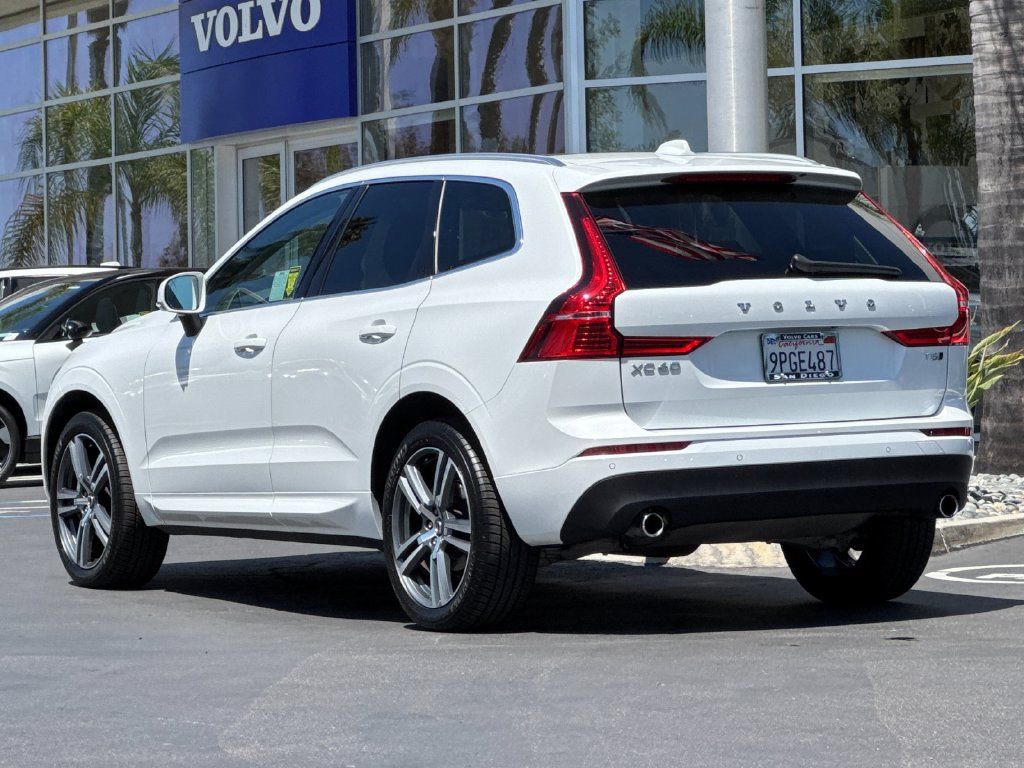 Used 2021 Volvo XC60 T5 Momentum w/ Premium Package AWD/4WD image 3