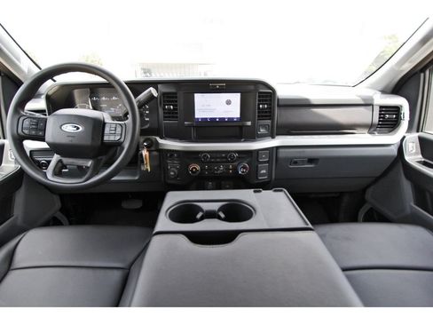 Used 2025 Ford F250 4x4 Crew Cab Super Duty image 9