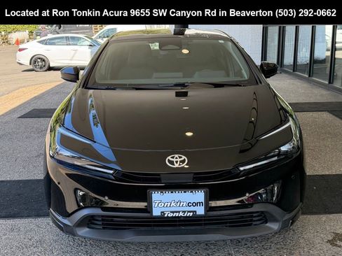 Used 2024 Toyota Prius LE image 3