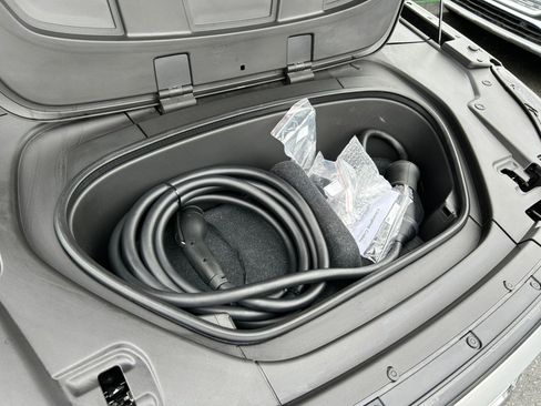 Used 2023 Volvo XC40 Recharge Plus image 70