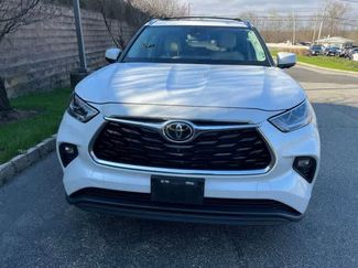 Used 2023 Toyota Highlander Limited video 2