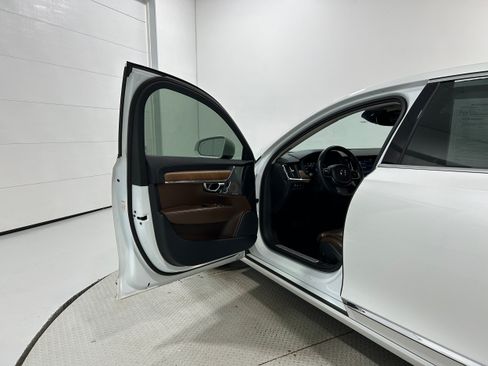 Used 2018 Volvo S90 T8 Inscription w/ Luxury Package AWD/4WD image 23