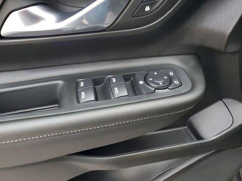 Used 2024 GMC Terrain SLE image 28