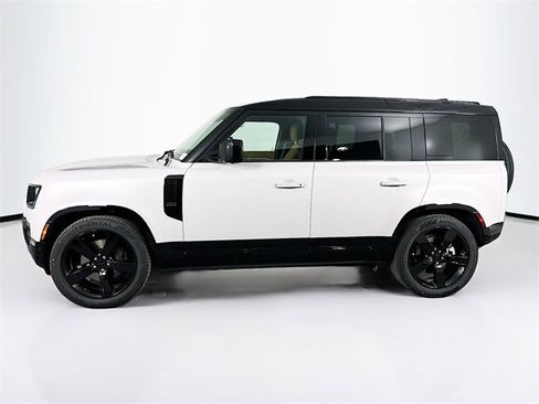New 2026 Land Rover Defender 110 X-Dynamic SE image 8