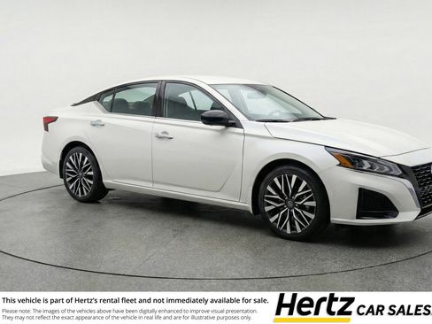 Used 2025 Nissan Altima 2.5 SV image 1