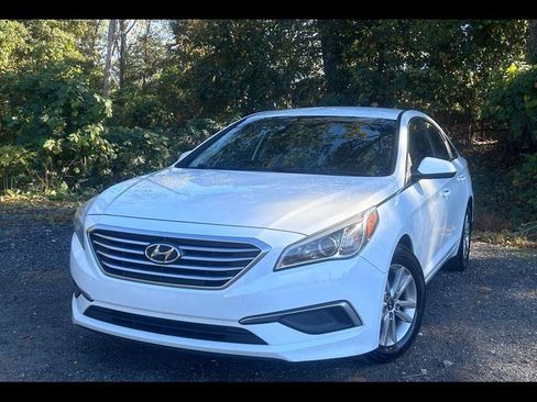 Used 2016 Hyundai Sonata SE image 1