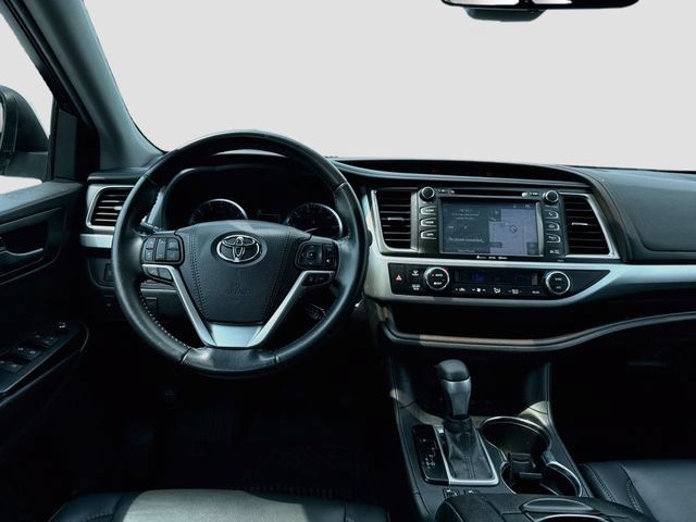 Used 2019 Toyota Highlander XLE AWD/4WD image 31