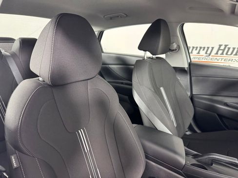 Used 2024 Hyundai Elantra SEL image 31