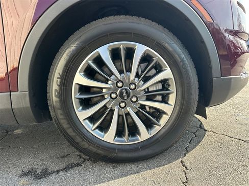 Used 2022 Lincoln Nautilus Reserve image 13