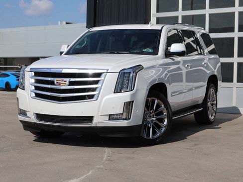 Used 2020 Cadillac Escalade Luxury AWD/4WD image 3