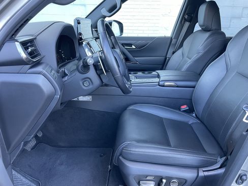 Used 2024 Lexus LX 600 4WD w/ Luxury Package image 14