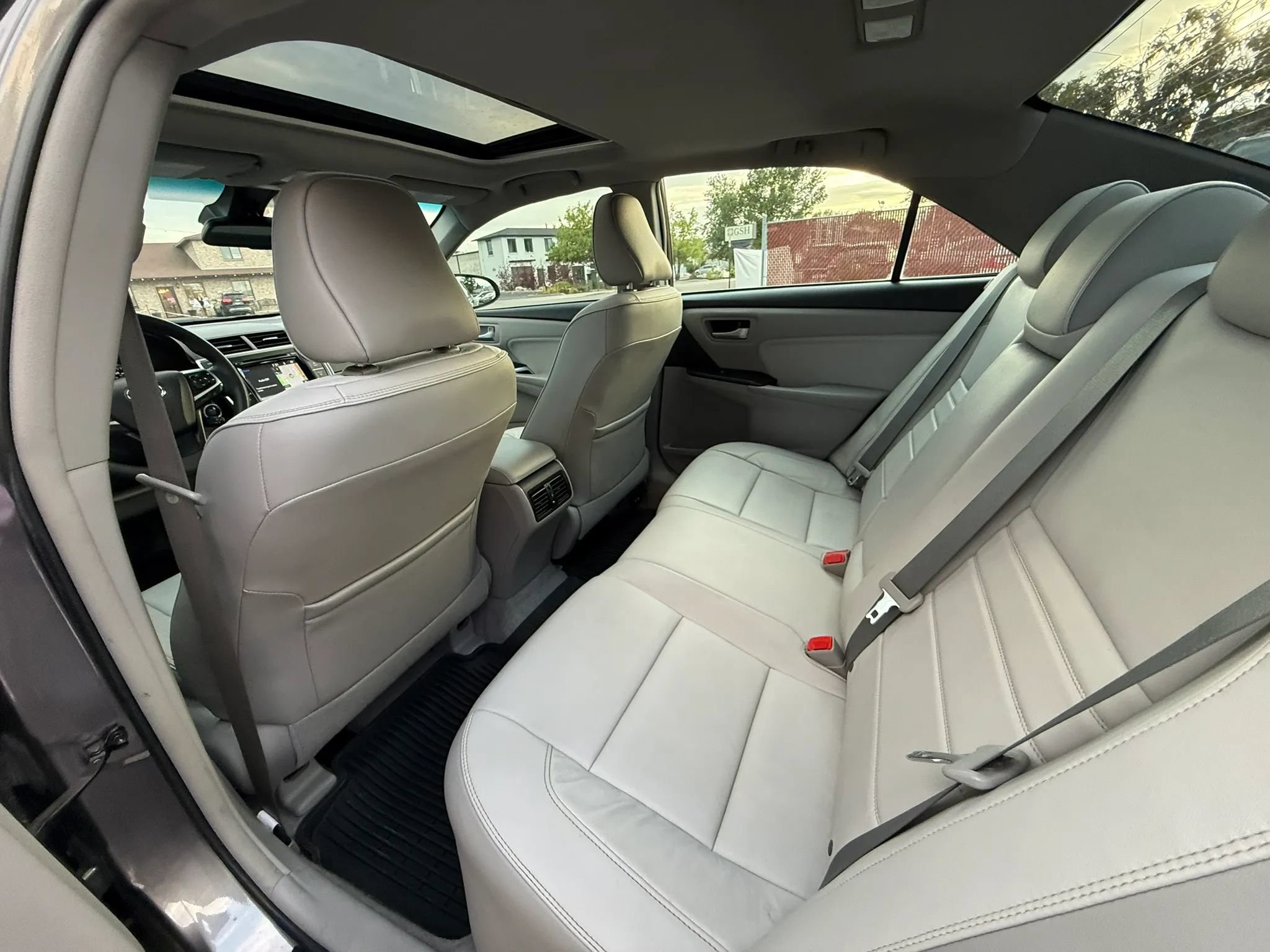 Used 2017 Toyota Camry XLE w/ Moonroof Package FWD image 13